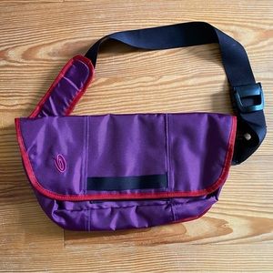 Timbuk2 Catapult crossbody sling bag.